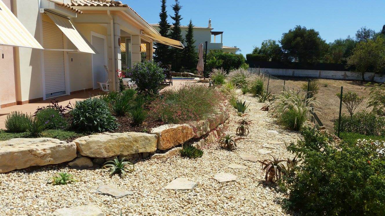 https://www.vitalgardens.com/wp-content/uploads/2020/03/Monchique-hills-views-as-Asset-in-Your-garden-02.jpg