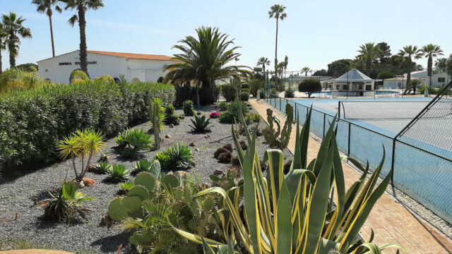 https://www.vitalgardens.com/wp-content/uploads/2020/03/Tennis-Club-Carvoeiro-03-640x360.jpg