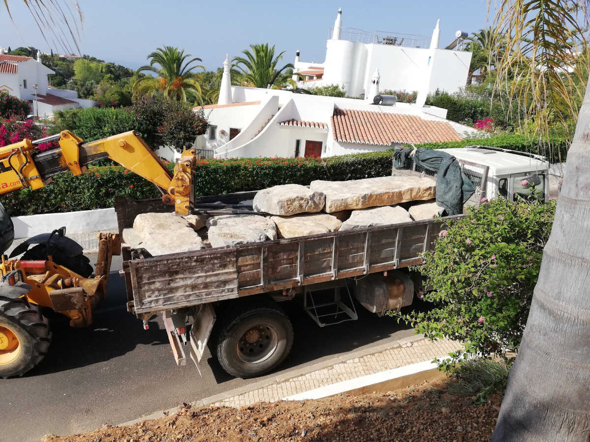 Nature stone blocks delivery