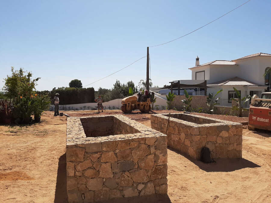 Raised-bed-construction